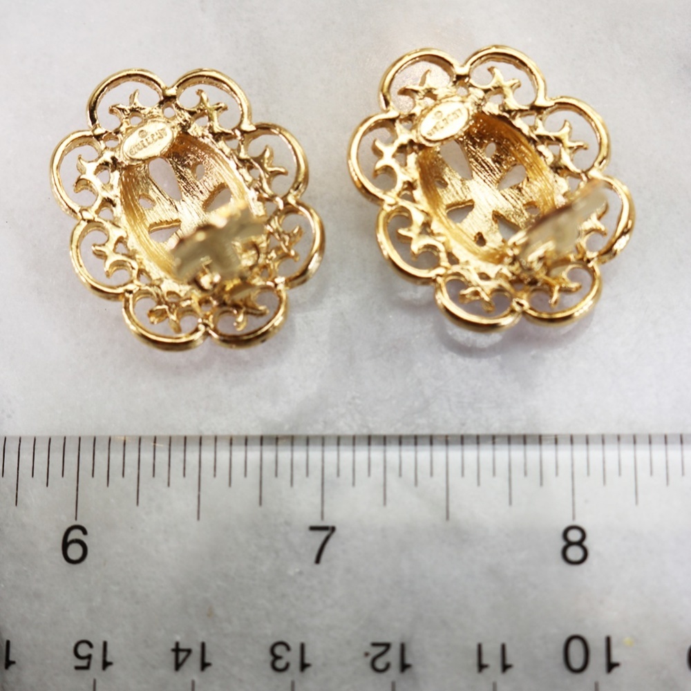 ⚜️ Vintage Givenchy Gold Clip On Earrings ⚜️ - Picture 7 of 12